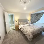 Hollycroft Apartments