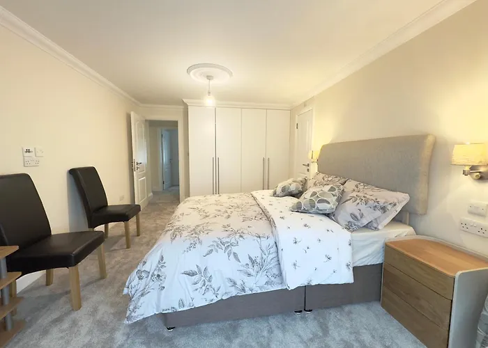 Hollycroft Apartments