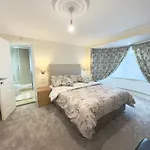 Hollycroft Apartments